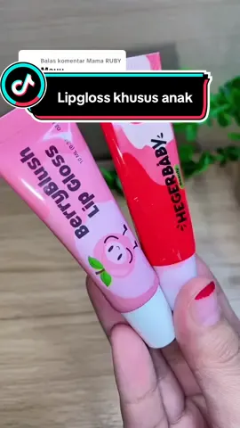 Membalas @Mama RUBY lipgloss khusus anak bantu melembabkan dan menutrisi bibir anak🍓🍑  Yuu bun cek dikeranjang #hegerbaby #lipglosanak #lipstikanak #lipcareanak 