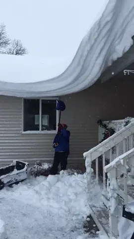 You thought winter would be magical… but it’s just chaos 😂❄️#winterfails #funnywinter #snowday #icefail #funnyvideos