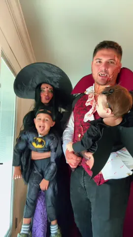 Happy halloween from the Husser family🎃 #fyp #halloweencostumes #familyhalloweencostumes #halloween 