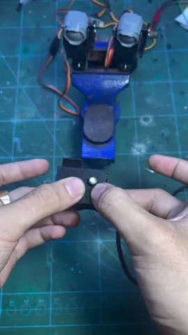 Ngoáy ngoáy nhức cả đầu 😆. Headtraking #DIY #rc #fpv #carrc 