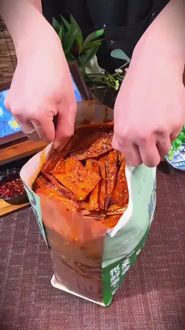 ล่าเถียวหม่าล่า เผ็ดชาสะใจ สิน#titokshop #fyp #ไล่ล่าอาหารว่าง#อาหารว่างในออฟฟิศ#รสหชาติหวานและเผ็ดกินมันไม่สามารถหยุดมันได้? นักเรียนและพนักงานที่ทํางานต้องมีเงิน! ไม่เชื่อเหรอ? ? ล? ลองสิโอ้รสชาติบนปลายลิ้นไม่ต้องรอ! เร็วเข้า!