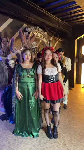 Me and my gang for haloween night🎃 #halloween #costume 