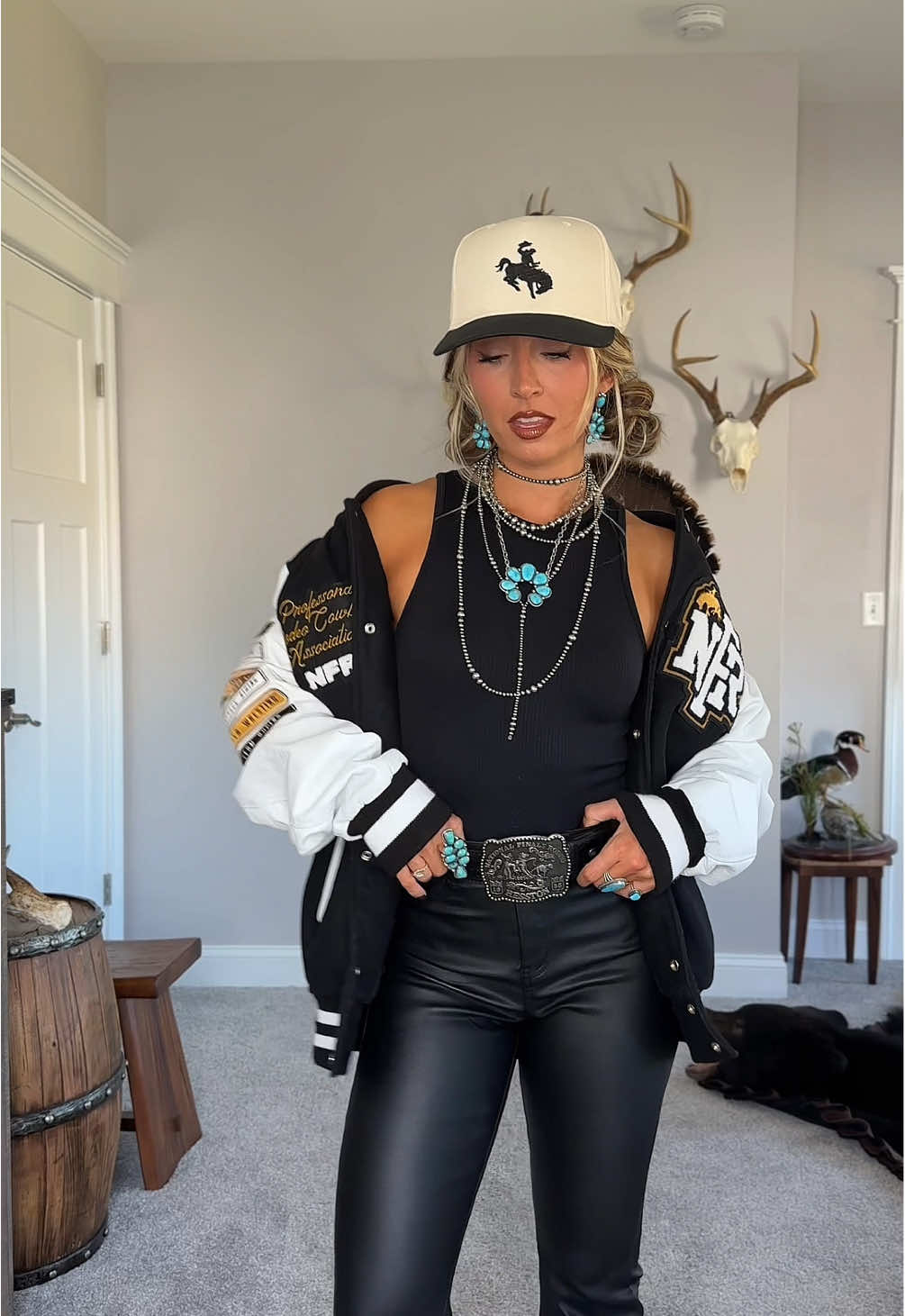 Last but certainly not least in this NFR styling series is this edgy/punchy outfit #western #westernfashion #edgy #nfr #nfrfashion 