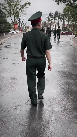 Chiếc lốp dự phòng nhưng đứng trong hàng ngũ của quân đội nhân dân Việt Nam. #sĩquandựbị2025  #quandoinhandanvietnam 