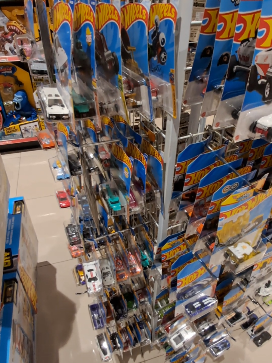 seminggu bisa 3x ke tempat ini kira² pegawainya curiga nga yaw 🤣🤣 #hotwheelscollections #hotwheelshunting #hotwheelsindonesia #hotwheelscollector #hotwheels 