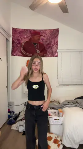 @𝓚𝓲𝓷𝓵𝓮𝔂𝓚𝓻𝓾𝓮𝓰𝓮𝓻8 Halloween with my fave#fyp #goviral #viral #halloween 