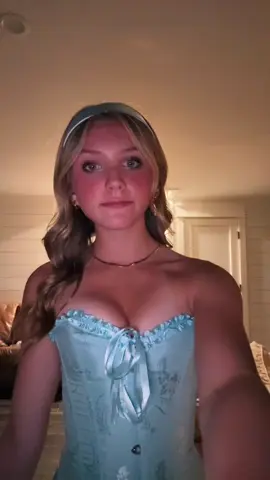 lost my slipper👑🩵 #hallo #xyzbca #viral #cimderella #repost 