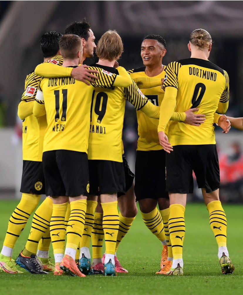 Borussia Dortmund: Der ewige Junge des Fußballs. #BorussiaDortmund #BVB #Jugend  #Leidenschaft #Ewigkeit 