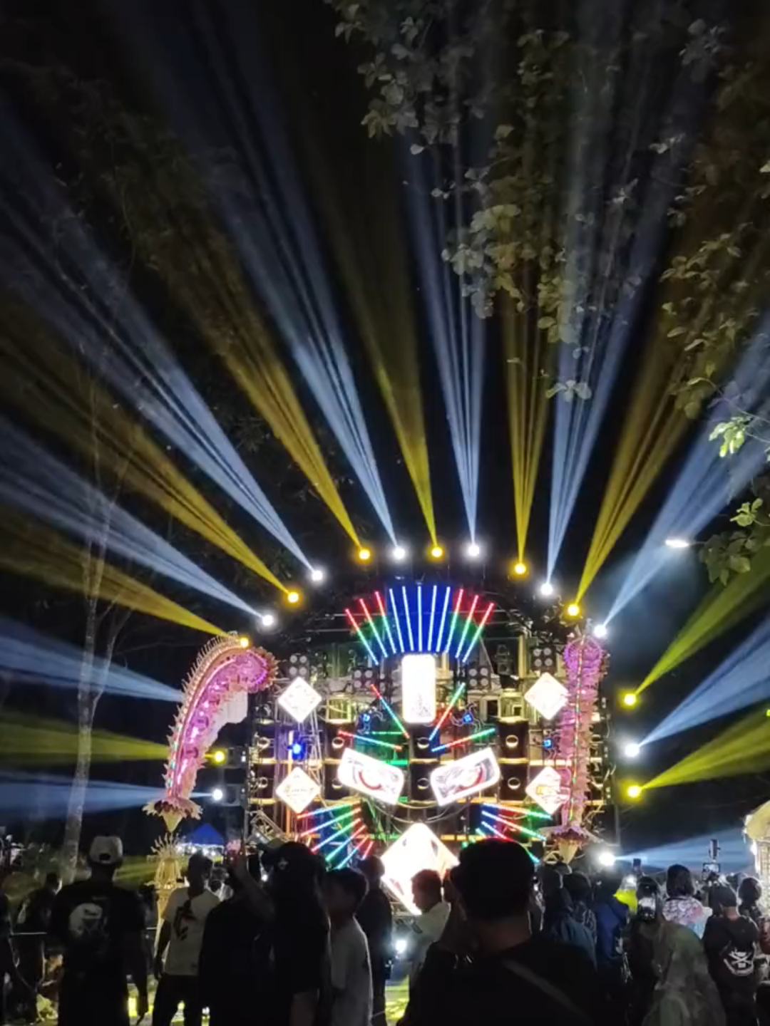 Suara tidak perlu diragukan ,mening tidak perlu dipertanyakan.pancen joss lek sinar musik iki🔥🔥🔥 @sinarmusicofficial #allingampingan #karnavalgampingan #fypage #karnavalsoundsystem #sinarmusikaudio