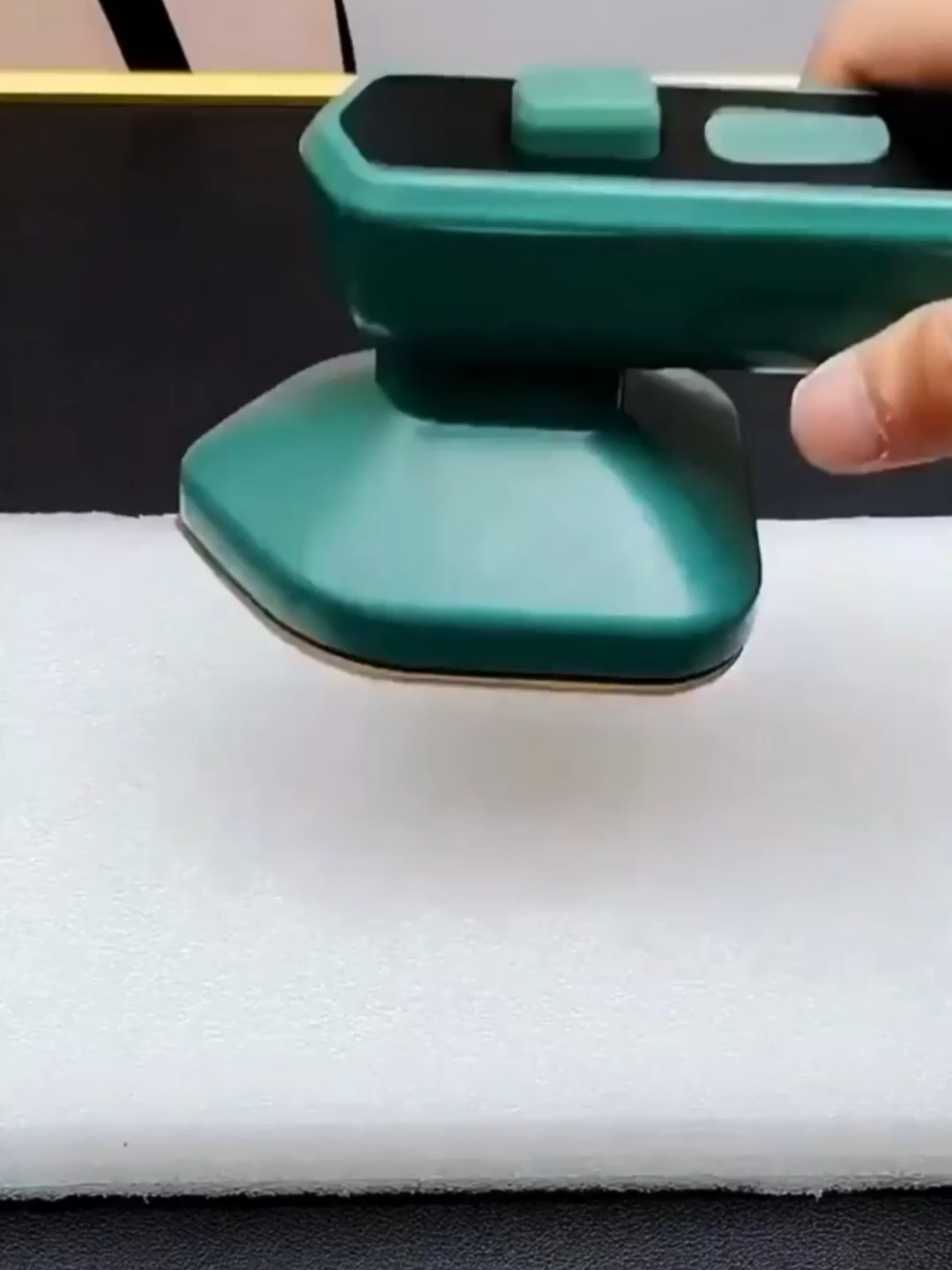 Mini Ferro De Passar Roupas Para Viagem Elétrico Portátil Bivolt 110v e 220v