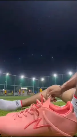 Sepatu Bola Yang Sangat Keren Dan Mewah Dengan Harga Yang Sangat Murah#sepatubola #fyppppppppppppppppppppppp #fypviralシ #fyp 