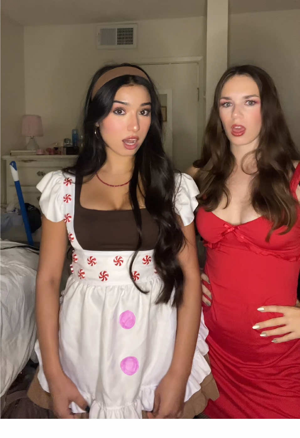 Do you know the muffin man??? #shreck #shreckcostumes #gingerbreadman #muffinman #halloween 