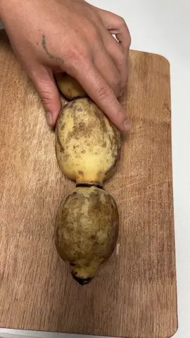the satisfying crunch of cutting fresh lotus root.#satisfying #villagelife #asmrsounds #fyp #cut #foryoupage #stess