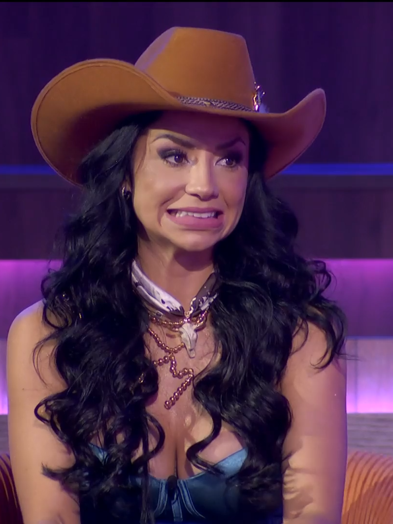 ¿Podrá #SergioMayerMori sorprendernos con su decisión para la traición? 😠 📺 #LaGranjaVIP EN VIVO AHORA 🐓 Lunes a viernes 9:00 p.m. por #AztecaUNO. Domingo La Gala 8:00 p.m. por Azteca UNO. 🌾 Transmisión 24/7 en #DisneyPlus experiencia completa.