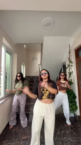Ghume khatir gadi hero honda khojeli🤭 #dance #trio #sisters #fyp #triple_charm @Her✨️🤌 @nishadahal__ 