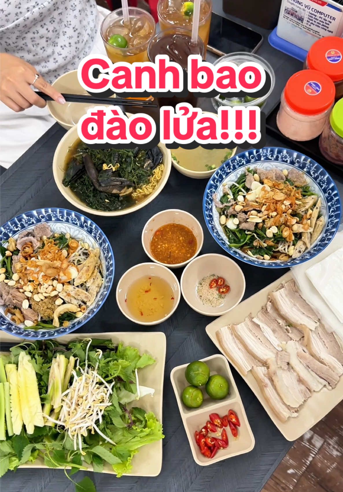 Lơ ngơ 1 tí là mất ngay bát bánh đa trộn rồi các bác ạ 🥹 #baongocyumyum #vtmgr #vtmqn #KhongMotMinh #NiemTinSo 