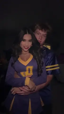 Guess who ? #viral #fypツ #halloweencostume #jennefersbody #couple 