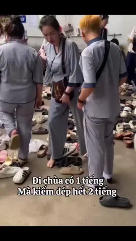 Vào có 1 tiếng mà công đi tìm dép mất 2 tiếng?