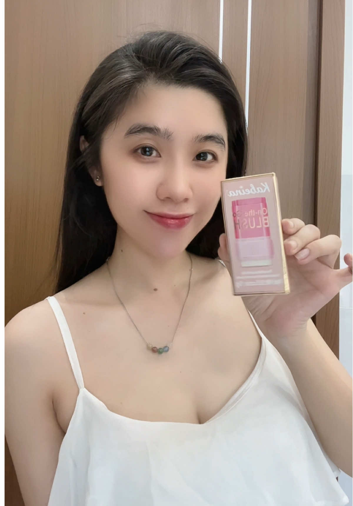 Bút má hồng 3 in 1 KABEINA đang hot hit rần rần luôn nè mấy bà, xài được cho cả mắt - má - mộ luôn nha. Rất là tiện lợi và dễ dùng nữa 🥰🍃 #makeup #makeuptips #beauty #TikTokBeauty #phanmahongkabeina @Kabeina vn 