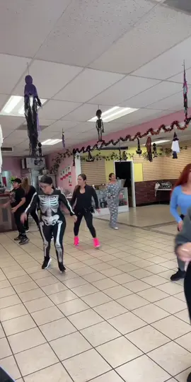 #zumba #fyppppppppppppppppppppppp #fypviraltiktok🖤シ゚☆♡ #paratiiiiiiiiiiiiiiiiiiiiiiiiiiiiiii #zumbafitness @Leticia Nava @Vanesa Rosales @mariaruiz33 @yanetttt300 @Rosita @Sujey_Gambed💕 