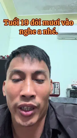 Tuổi 20 mà đã thấy mình thua người khác thì khổ lắm.Chậm một chút cũng được, miền là đừng dừng lại.Vì ai rồi cũng có thời điểm của riêng mình #hoantrailong #traiLong #tuoi20 #tamSu #dongLuc #chamCungDuoc #cuocsong #chuyencuatoi