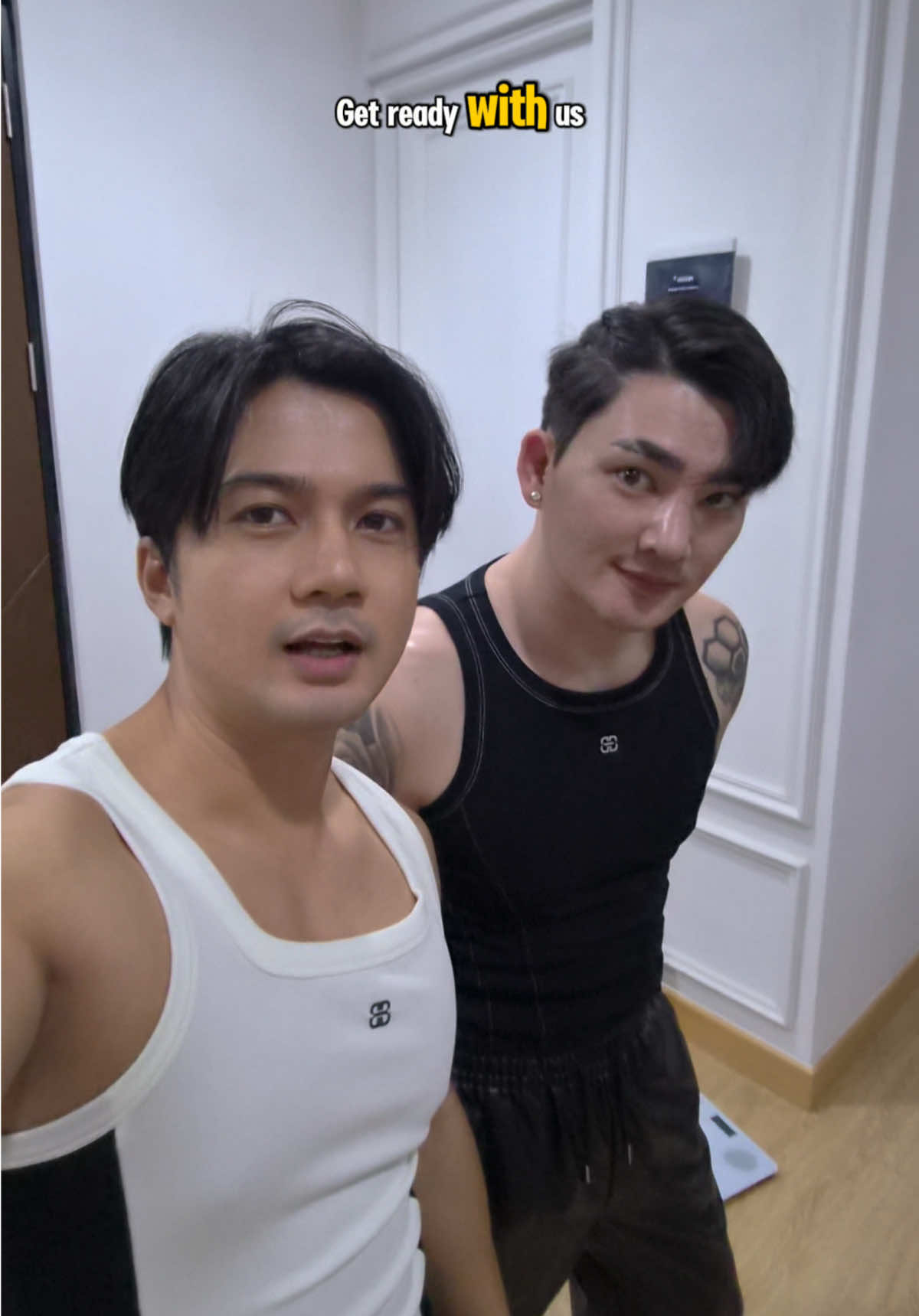 Pergi ke acara #JFW2025 dengan baju dari @barebabe.id   #singlet #singletpria #tanktop #celanacargo 