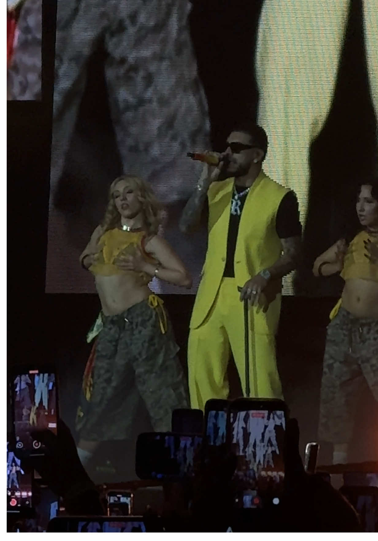 Así inicia el concierto de @RYAN CASTRO en el Coliseo Medplus con una Bogotá que enloqueció con la salida del Tío Ryan ¿qué les parece? #ryancastro 