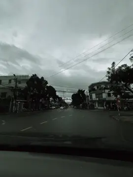 “人们选择天空因为天空广阔，我选择你因为有你刚好够我一生一世的爱。