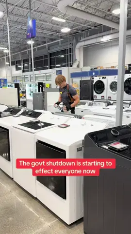 No zombies, no pay. Gotta pay for those herbs somehow #leonkennedy #residentevil4 #residentevil9 #cosplay 