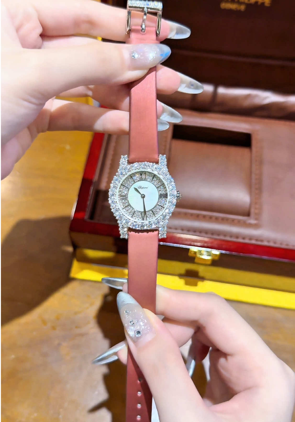 Mẫu Chopar xinh sang lấp lánh chỉ hơn 1củ mời chị em 💸😍#xuhuong2025 #donghodep #donghonu #donghothoitrang #nghiendongho 