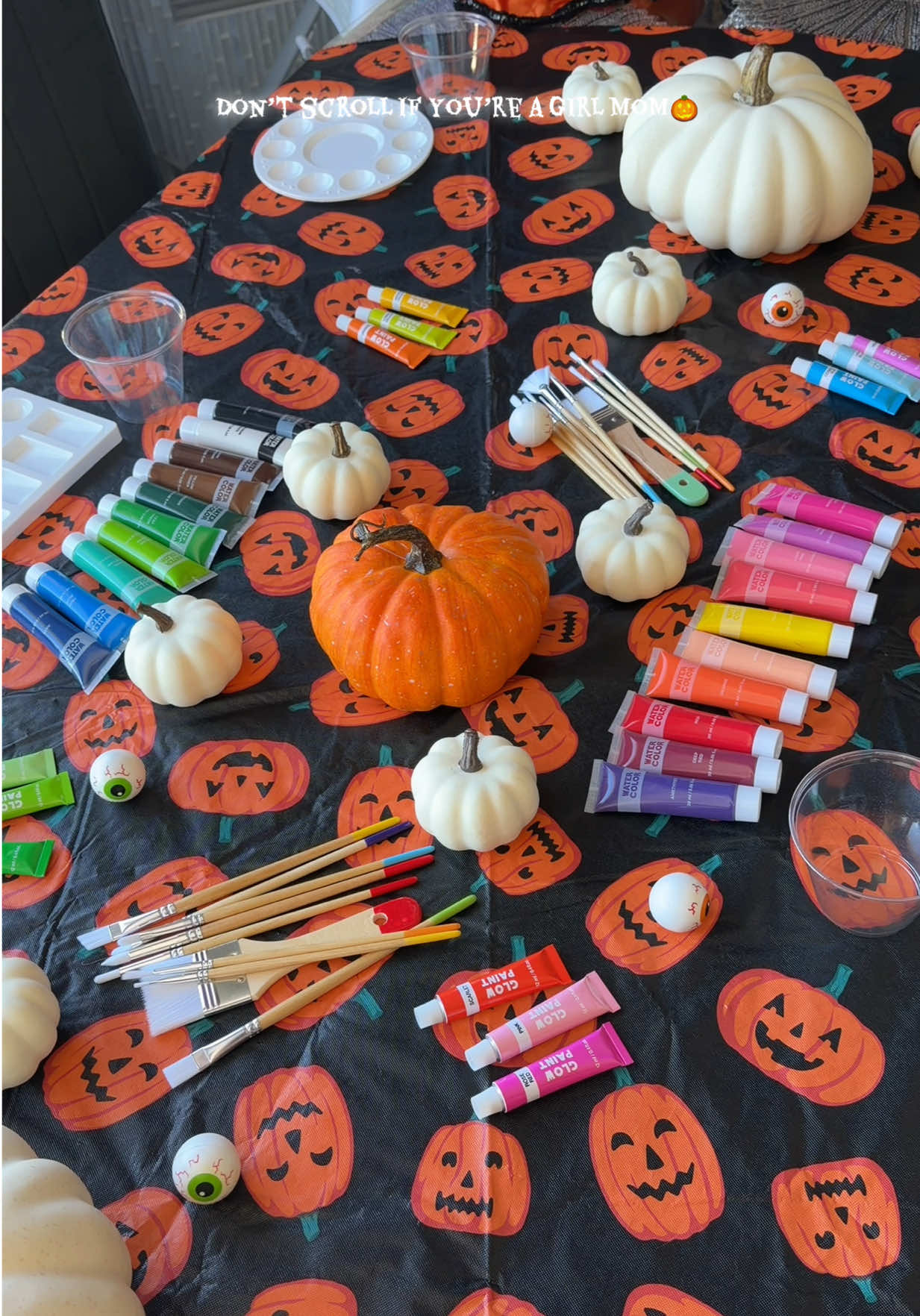 Because Halloween is cool👻 If you have daughters, use this as a sign to get cozy and paint pumpkins 💕💕 #pumpkinseason #pumpkinpainting #spookyseason #halloweenidea #girlthings 