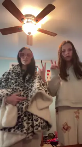 Gf #bestfriend #hg #twin #halloween @oliviamartin..13 