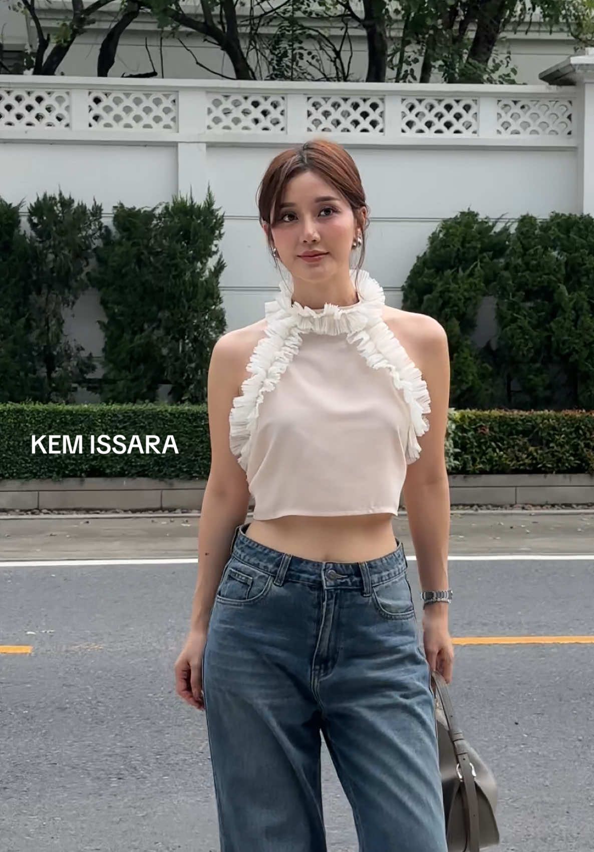 เสื้อคนสวยขาแบบ 100000/10✨ #แจนเพื่อนแม่ยุ้ย #kemissara_studio #kemissara #OOTD 