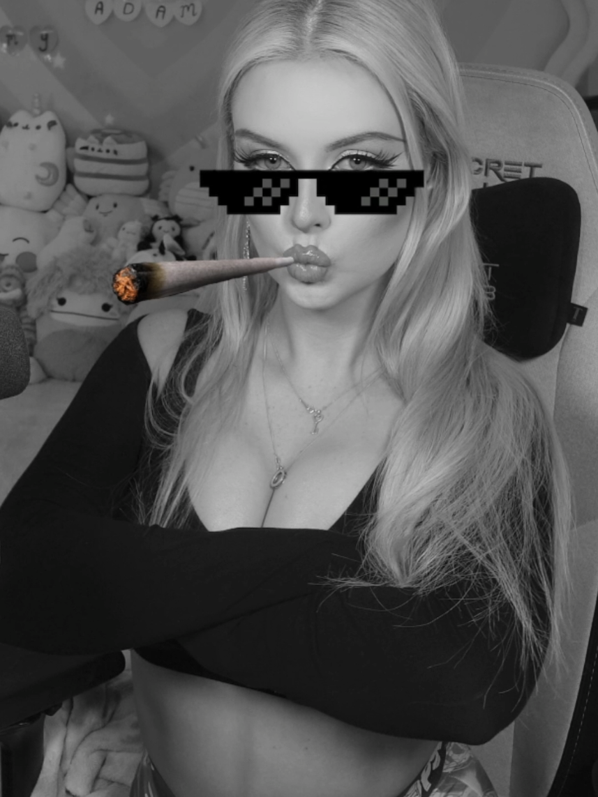 @BUFFY 💗 on #Twitch | nailed it 💅 #streamer #funny #snoopdogg #egirl 