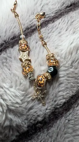 The cutest leopard bracelet! #bracelet #jewelry #leopard 