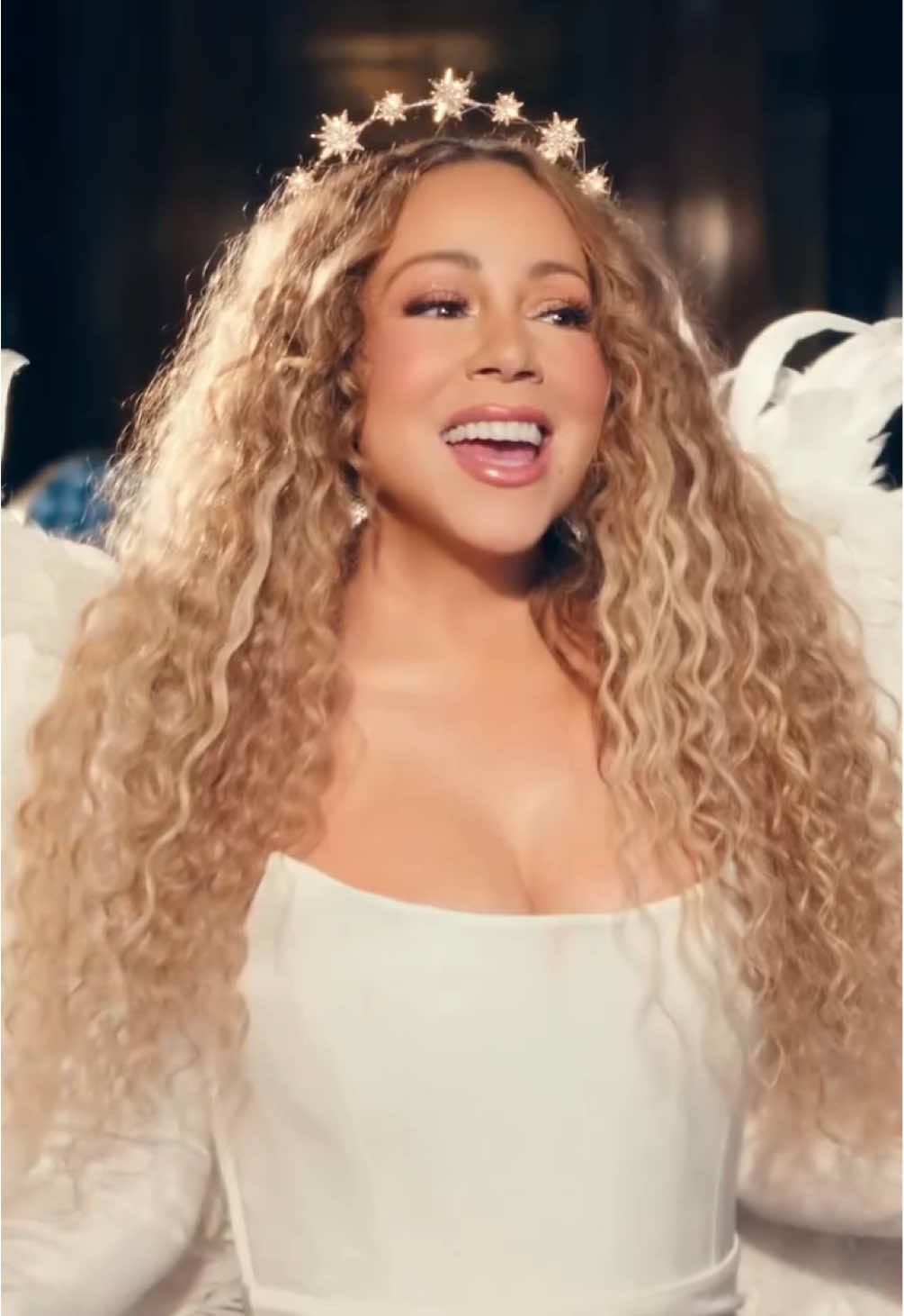 Mariah Carey has officially announced that…IT’S TIME!!! ✨ 🎥: mariahcarey | IG #mariahcarey #mariah #lambily #itstime #christmas       