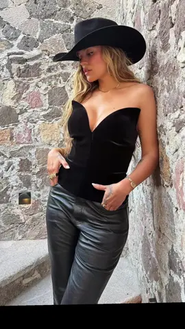 bella hermosa mi Reyna 👸 👑 🌸 💗 💖 🩷 🧡✨️🍾🥂 #karolg #mañanaserabonito #karolgcolombia #medellin  #karolgfans 