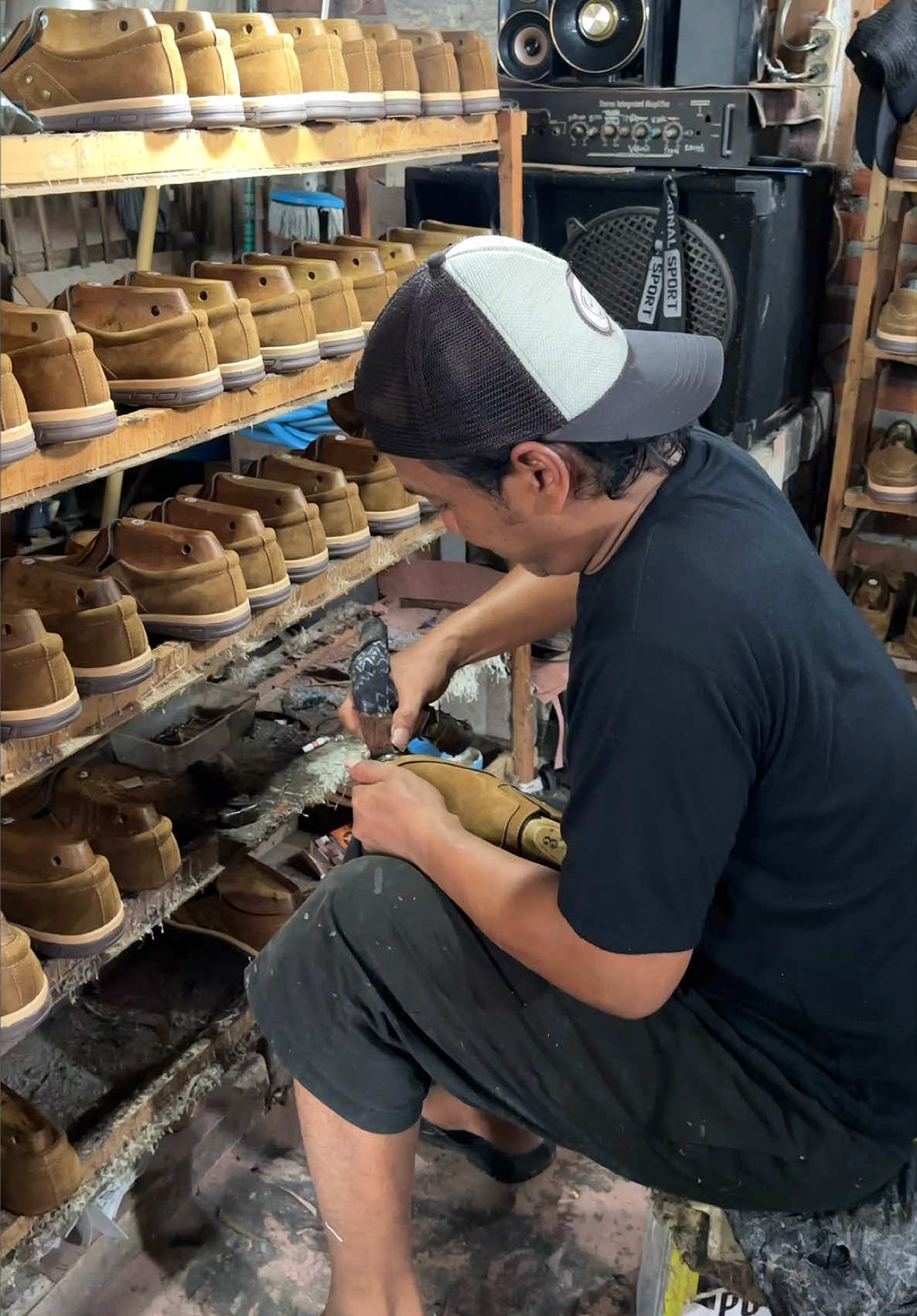 Order Notice‼️ Sabtu, 01 November 2025 di Tiktokshop by Tokopedia Sepatu Ghaneo slip on kulit suede, bisa kamu check out di keranjang 🥳 #Ghaneo #lokalbrand #sepatuslipon #sepatupria #sepatukulit 