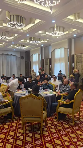 Semua bisa kalau kita tidak mementing kan ego dan Menjadi satu menjadi Sumsel maju untuk semua🤝 #hermanderu2periode #viraltiktok #indonesia🇮🇩 #sriwijayafc #pssi 