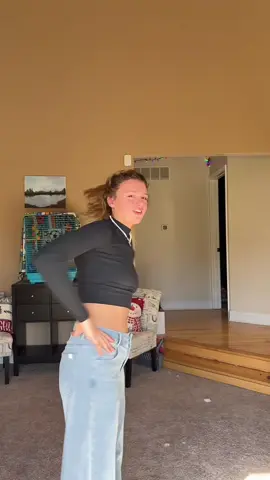 “It’s 2025… almost 2026 😭 go get yourself the SOFTEST jeans ever!! 💙 #halarajeans #denimfinds #fyp #musthave #blackfridaydeals 