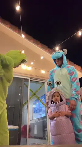 Metidos en el personaje😂 #monstersinc #lypsync #happyhalloween #halloween #ponesacosahorrorosaahi 