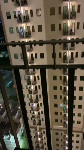 ngevdio dari jendela sesuaa ituu