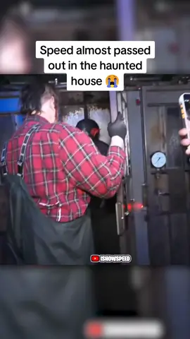 Speed almost passed out in the haunted house 😭 #ishowspeed #fyp #ishowspeedlive 