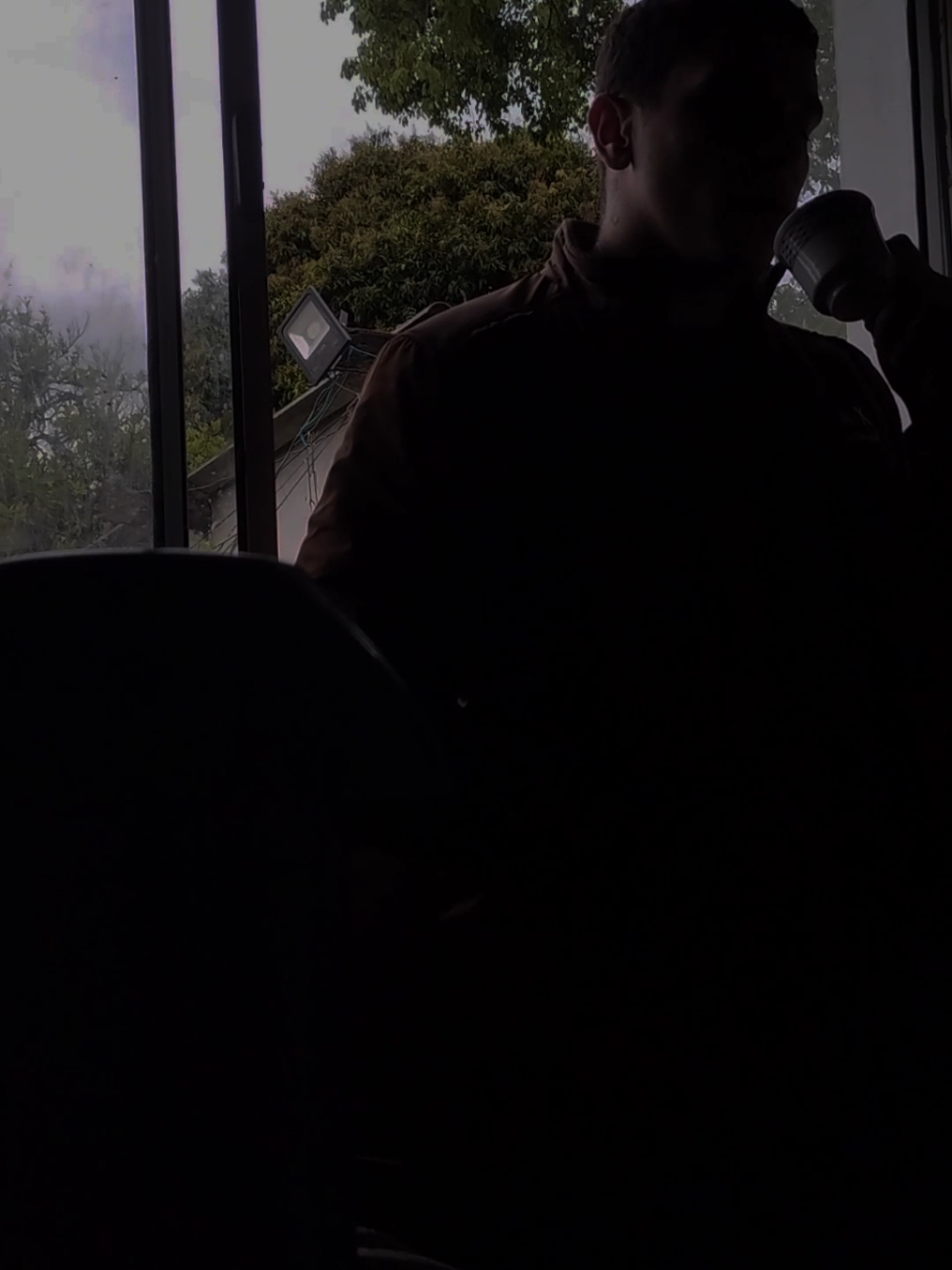 Finalmente podemos sentir o peso de November Rain da forma mais melancólica possível... #novemberrain #novembro #gunsnroses🌹🔫 #fy #explore 