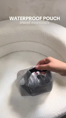 kung mahilig ka mag travel eto talaga ang need mo para ksya lahat ng essentials mo #waterproofpouch #travelessentials #foryou #bathessentials #pouch 