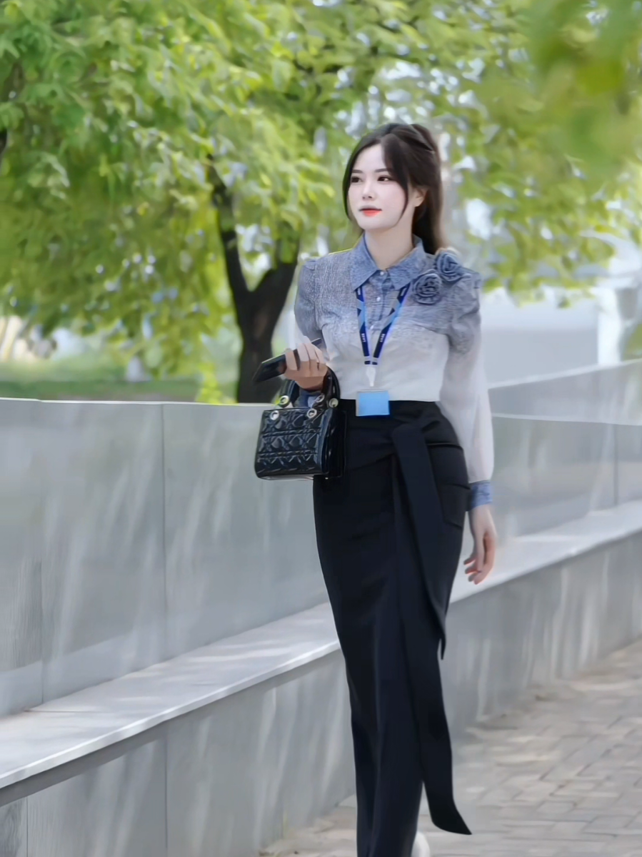 Em lùi về khóa khứ, anh sẽ hạnh phúc chứ #tiktok #sevt #yenmiu95 #thoitrangcongso #chanvaycongso 