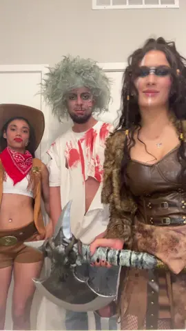 La vikinga no teme a los zombis… los mata @Marciavido @pouchoejiosa 💀⚔️ #QueenOfTheDead”