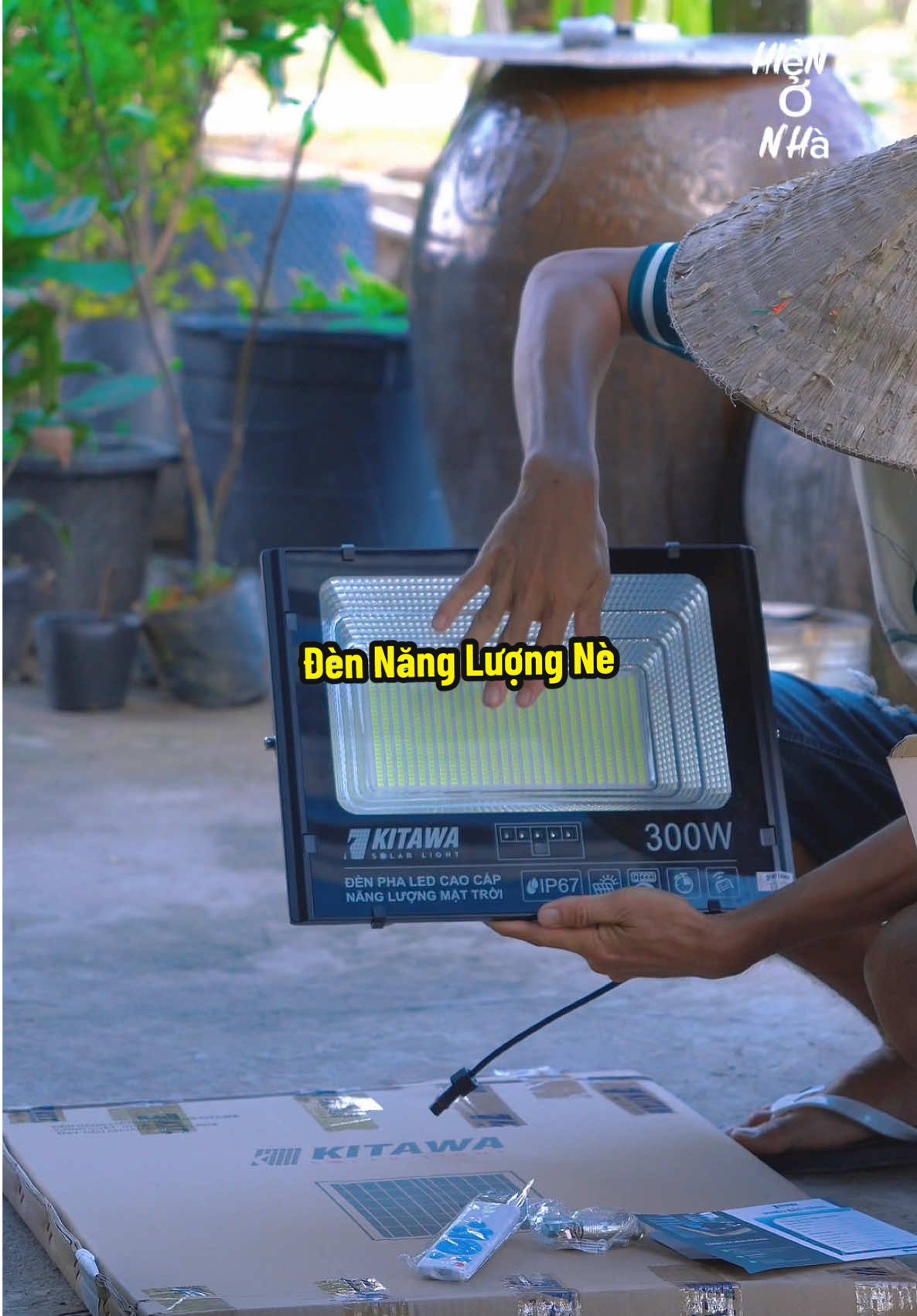 Gắn Đèn Năng Lượng Mặt Trời Kitawa Trong Nhà Nha #hienonha #Kitawa  #ĐènNăngLượngMặtTrời  #SolarLight #dennangluongmattroiKitawa