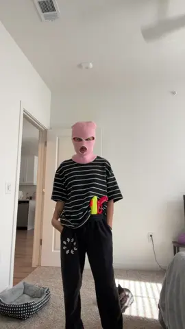 Showed up to my waitress job like this so I could aggressively say “give me you dirty dishes!” #halloween 