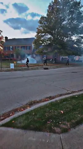 You guys stay safe out there tonight. There are aliens on the run! if you wake up tomorrow and cant remember anything....dont say I didnt warn you! The MIB dont mess around 😱😱 #halloween #aliens #meninblack #ufo #fy